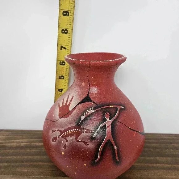 Handmade Australian Graphic Vase - Picture 6 of 6